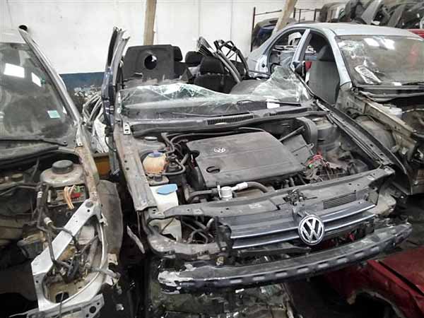 LLANTA Volkswagen GOLF 2004  USADA EN DESARME